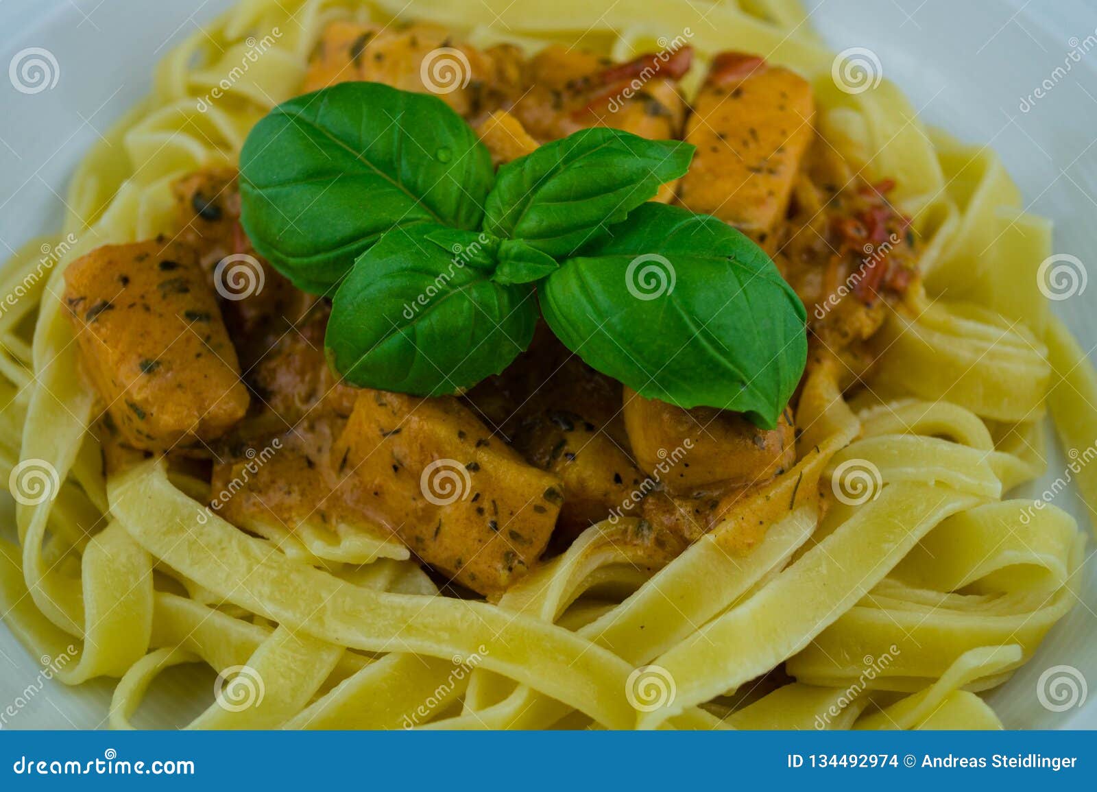 tagliatelle al salmone